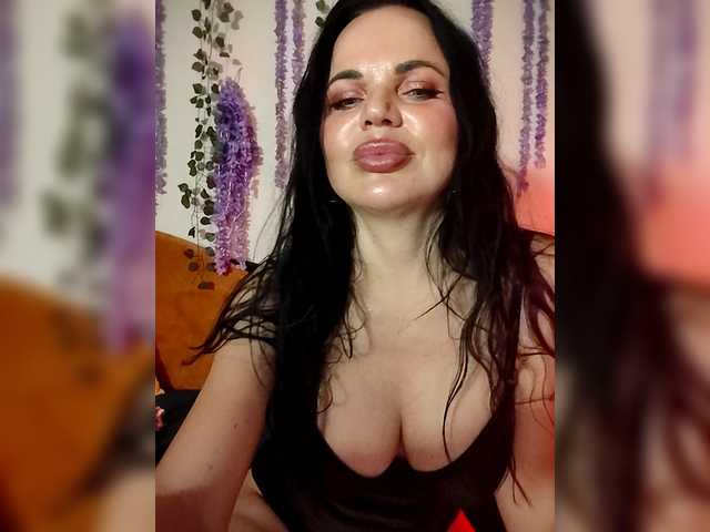 Kirakedi's BongaCams show and profile