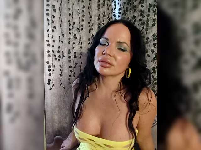 Kirakedi's BongaCams show and profile