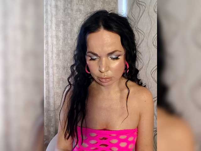 Kirakedi's BongaCams show and profile