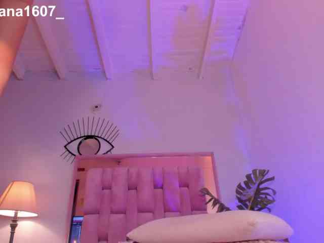 Lady-Voluptuous webcam