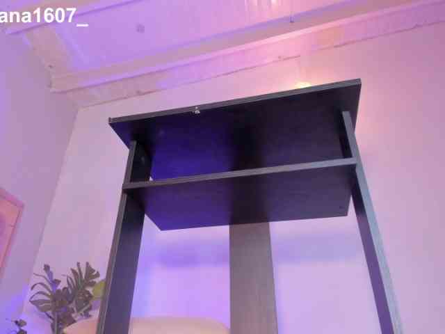 Lady-Voluptuous webcam