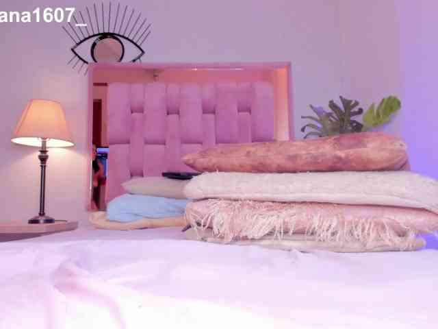 Lady-Voluptuous webcam