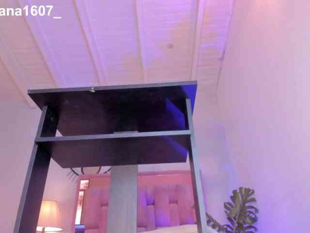 Lady-Voluptuous webcam