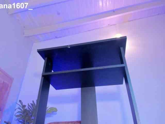 Lady-Voluptuous webcam