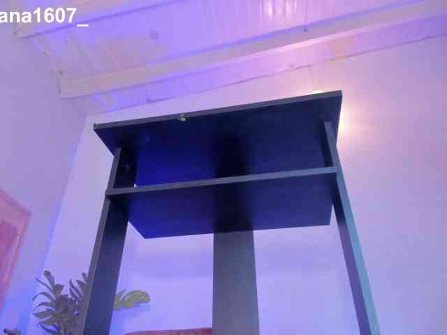Lady-Voluptuous webcam