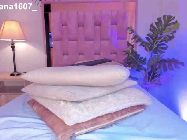 Lady-Voluptuous webcam