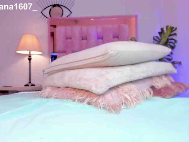 Lady-Voluptuous webcam