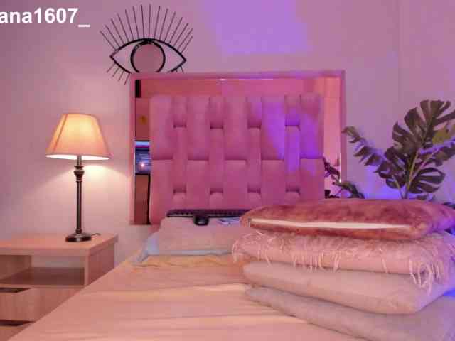 Lady-Voluptuous webcam