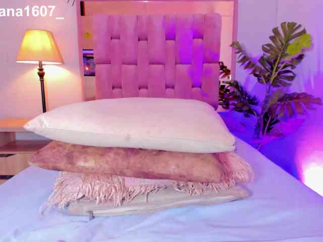 Lady-Voluptuous webcam