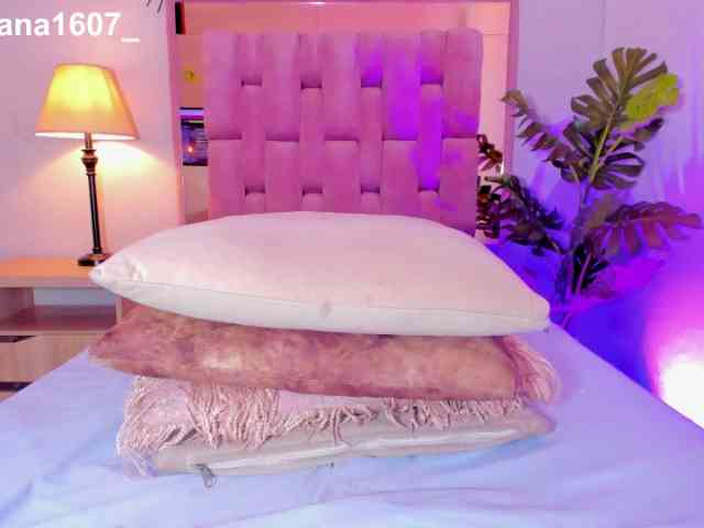 Lady-Voluptuous webcam