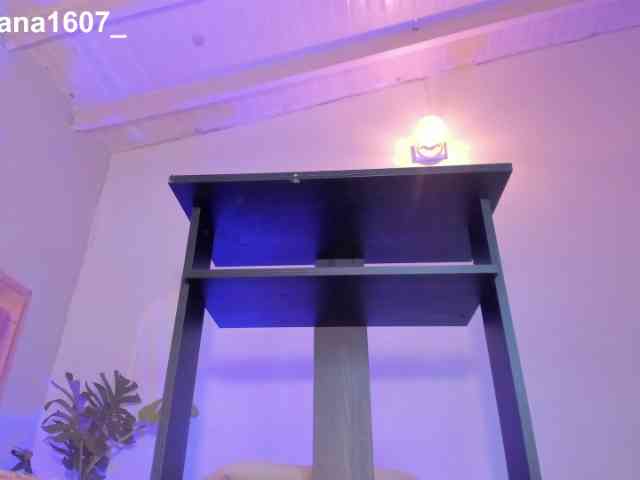 Lady-Voluptuous webcam