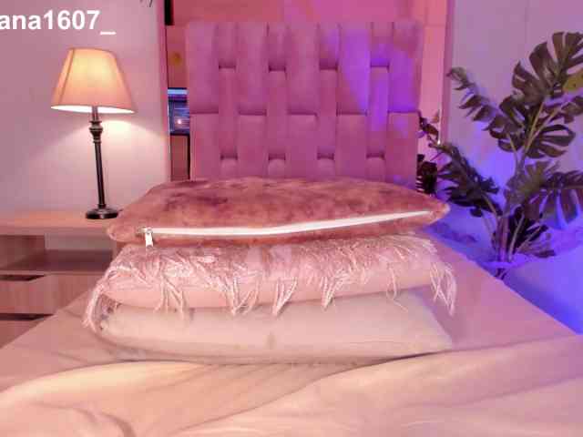Lady-Voluptuous webcam
