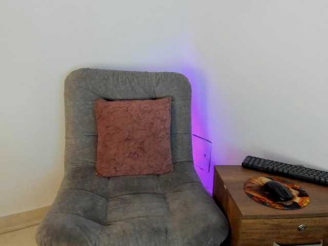 Liily-moore webcam bongacams model stream image