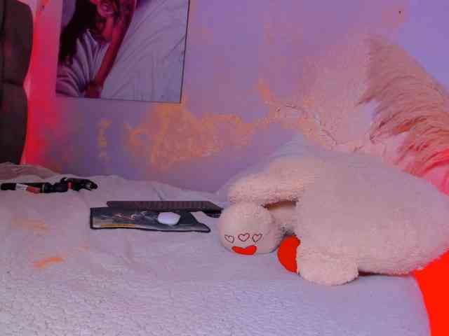 camilawhitee webcam
