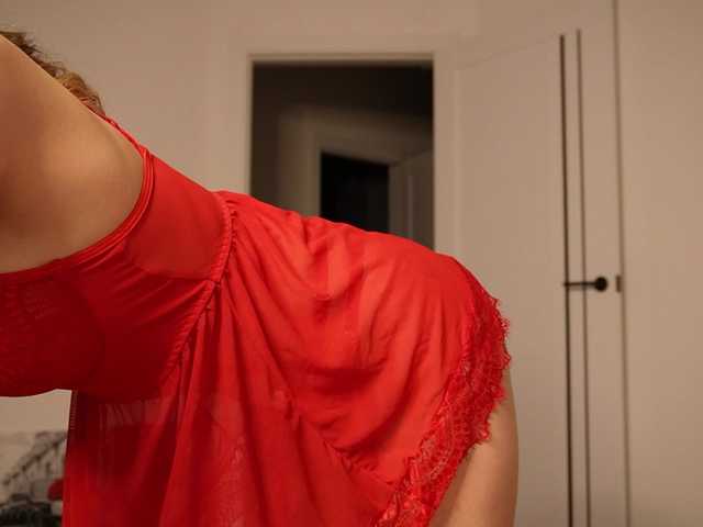 emely1benz's BongaCams show and profile