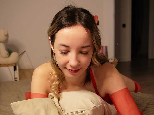 emely1benz from BongaCams is Freechat