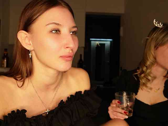 emely1benz Live Webcam on BongaCams