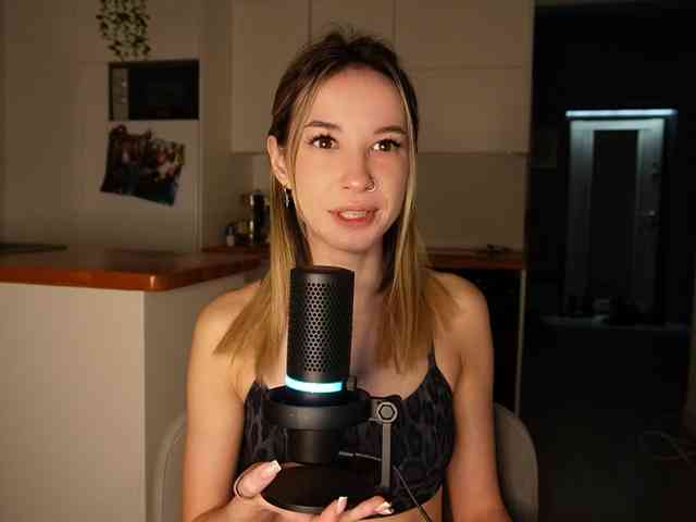 emely1benz webcam