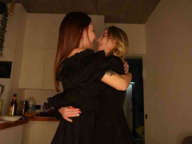 emely1benz Live Webcam on BongaCams