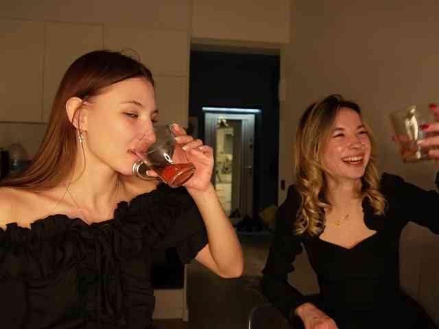 emely1benz Live Webcam on BongaCams