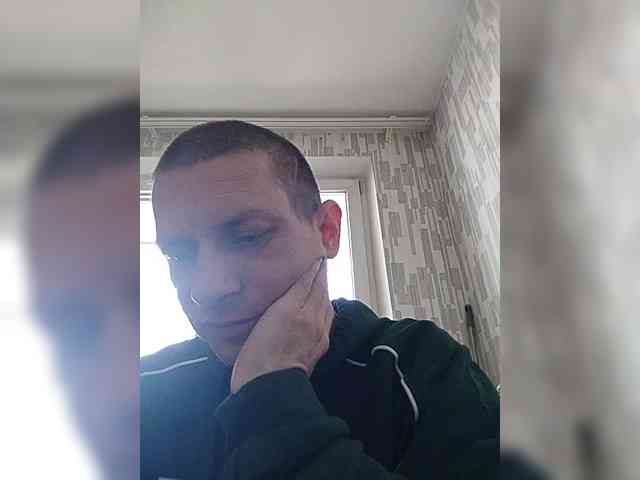 MalchikVZhopePalchik