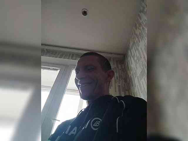 MalchikVZhopePalchik