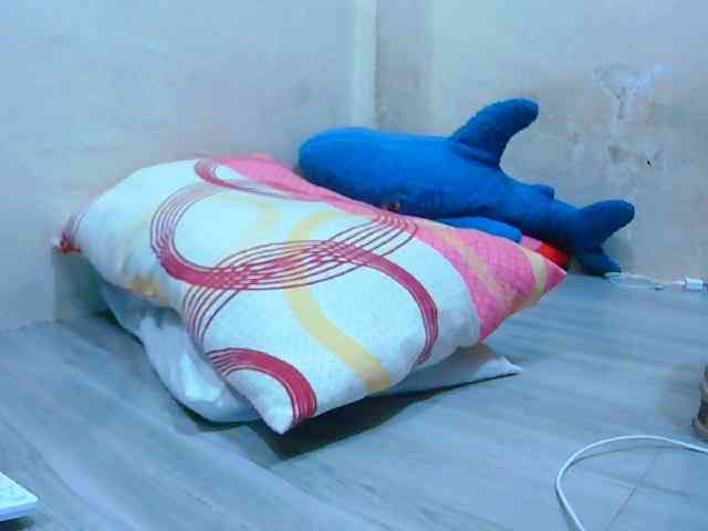 yummyflirtpussy webcam