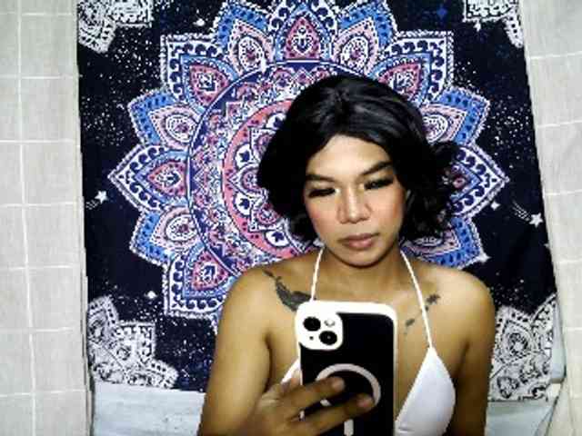 Luckylucxy Live Webcam on BongaCams