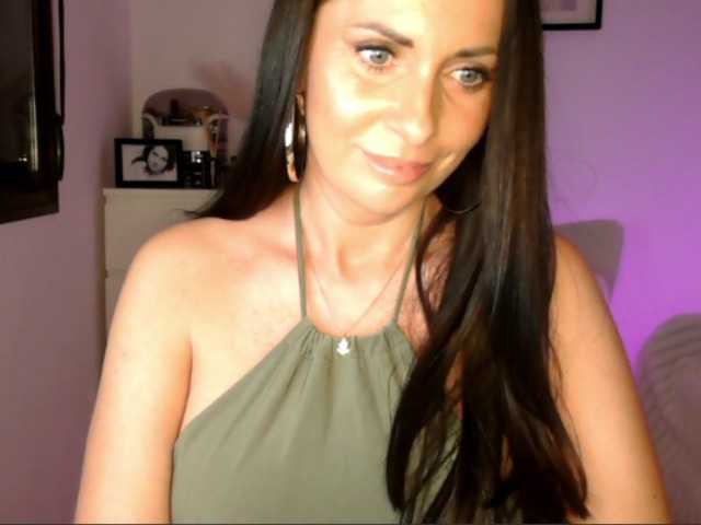 BiancaLux's BongaCams show and profile