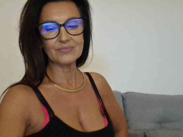 MilfRalia webcam