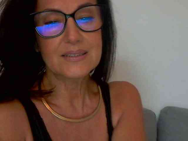 MilfRalia webcam