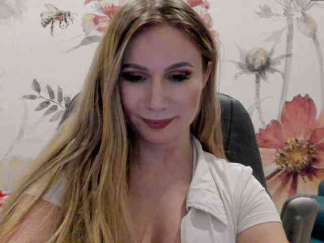 SweetMirande webcam