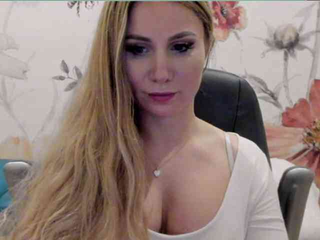 SweetMirande webcam