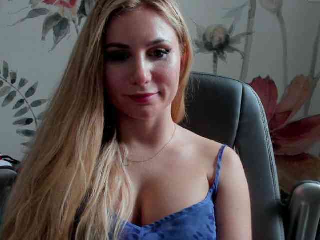 SweetMirande webcam