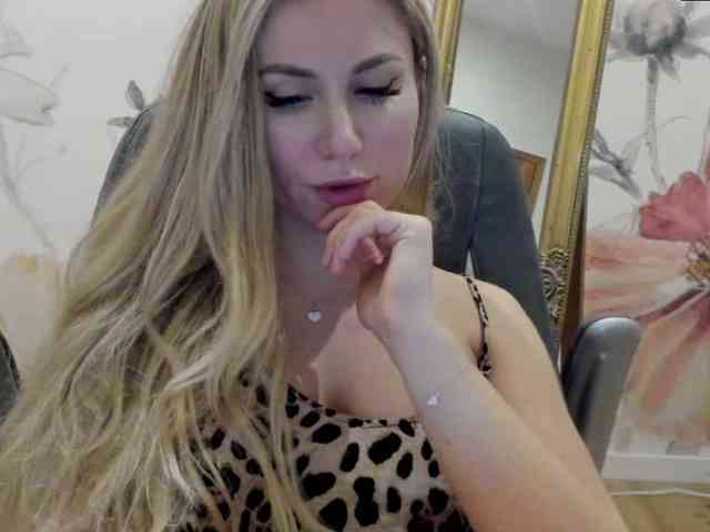 SweetMirande webcam