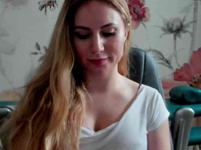 SweetMirande webcam