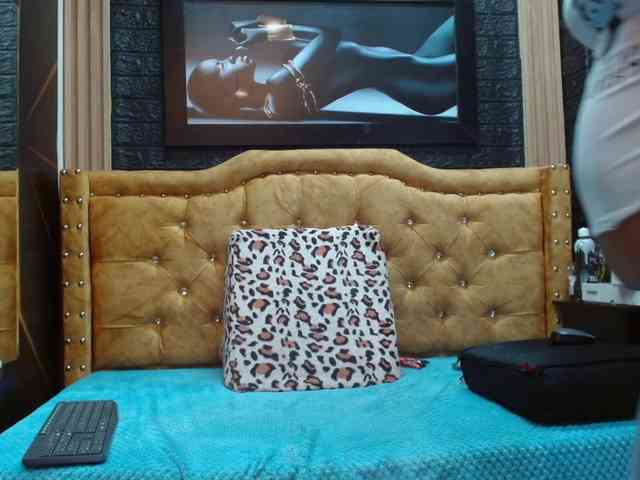 kendraruiz83 webcam