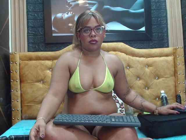 kendraruiz83 webcam