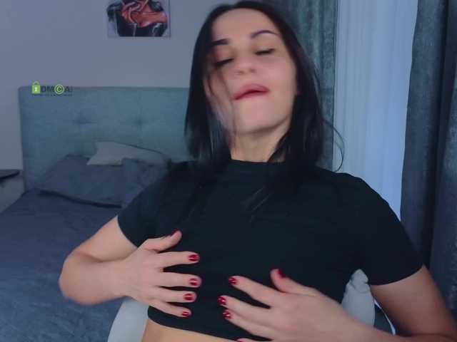 Krissty's BongaCams show and profile