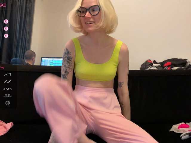 Sexy-Sweets from BongaCams is Freechat