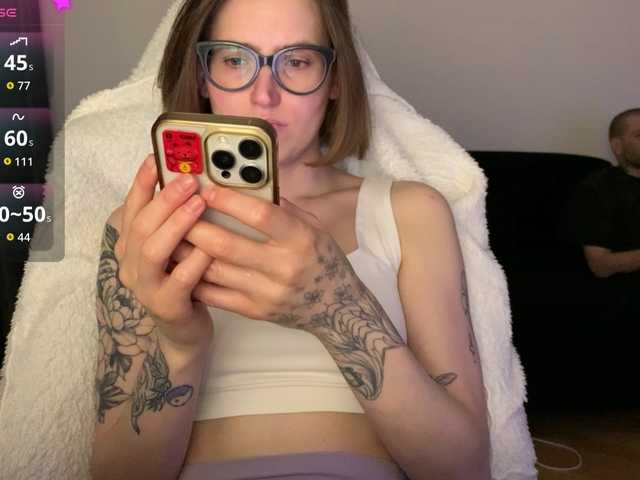 le modèle Sexy-Sweets est en webcam porno dans un show sur le site bongacams, il possède les tags suivants: White/Caucasian,Brunette,Shaved