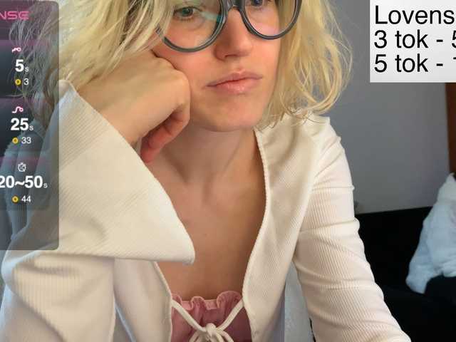 Sexy-Sweets's BongaCams show and profile