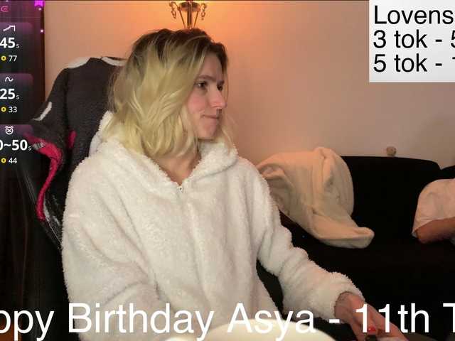 Sexy-Sweets's BongaCams show and profile