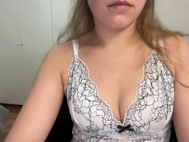 AnnaaMeaw webcam