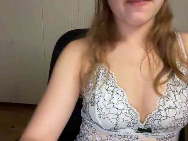 AnnaaMeaw webcam