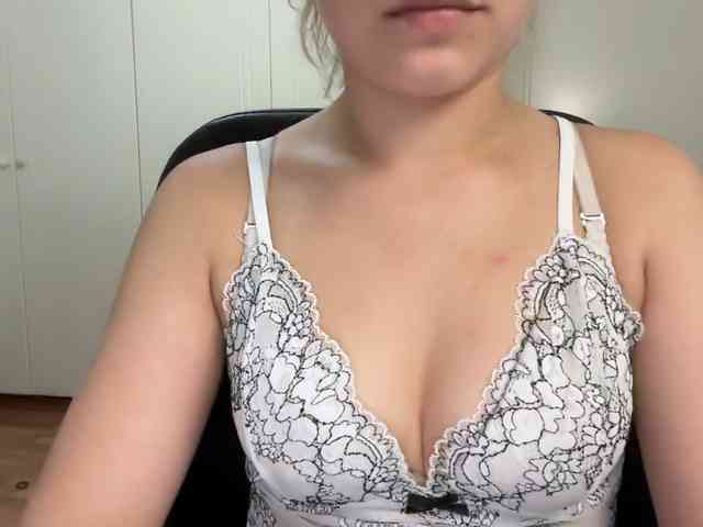 AnnaaMeaw webcam