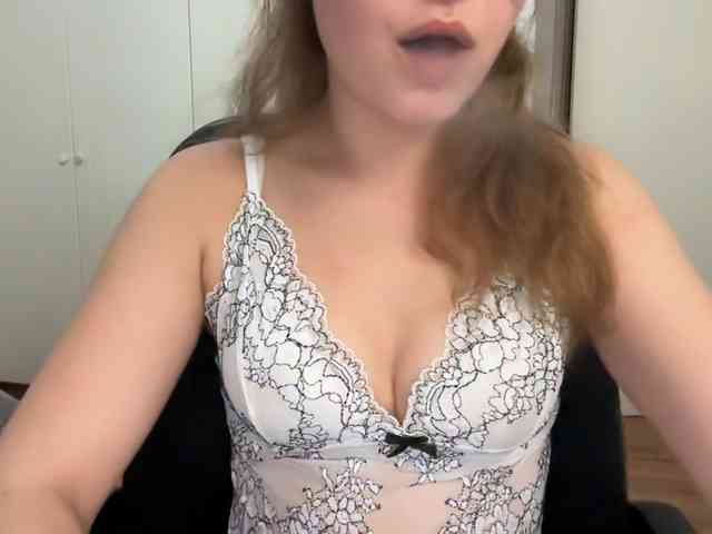 AnnaaMeaw webcam