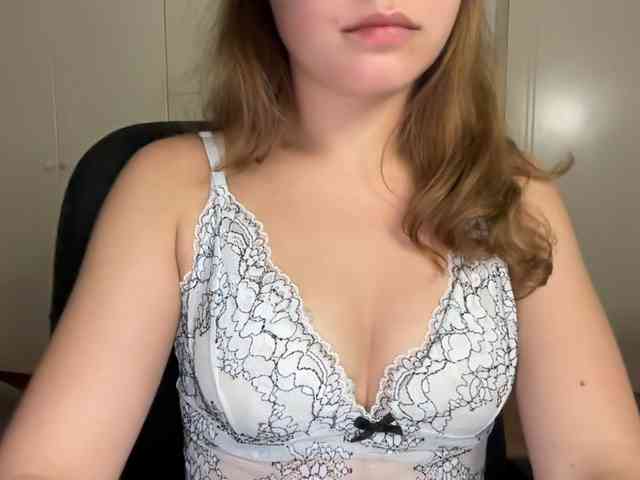 AnnaaMeaw webcam
