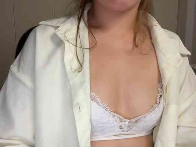 AnnaaMeaw webcam