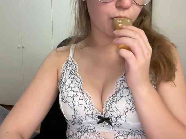 AnnaaMeaw webcam
